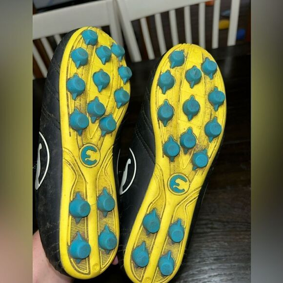 Boys size 3 procat speed force cleat procat by puma - Picture 2 of 7